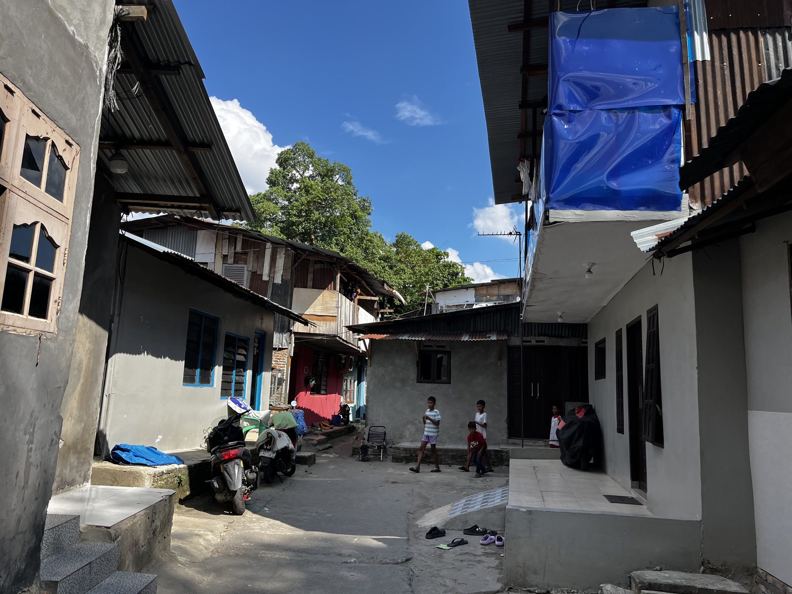 Suasana Kampung Silalas di tepian Sungai Deli